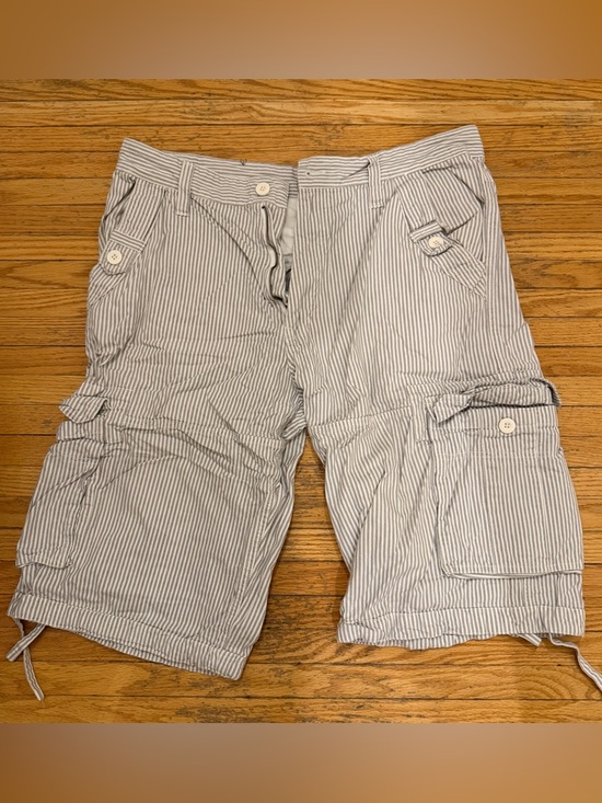 circle one Other - Striped Light Gray Cargo Shorts for Men - Casual Multi-Pocket